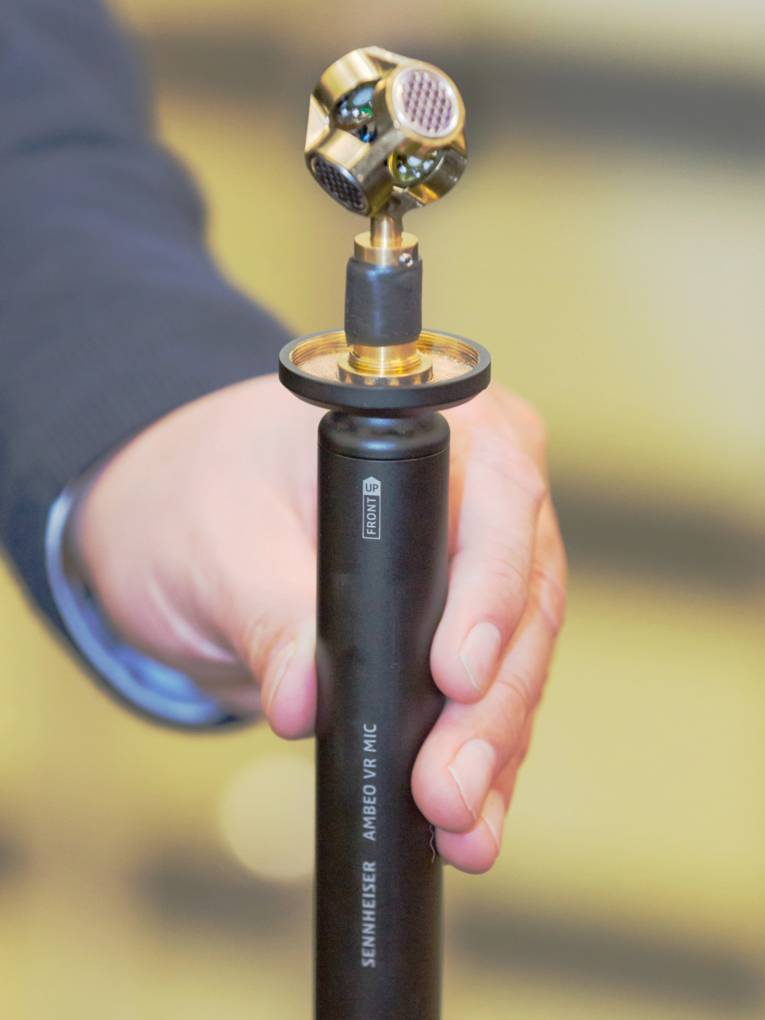 Nahaufnahme eines Mikrofons für 3D-Audio-Aufnahmen.